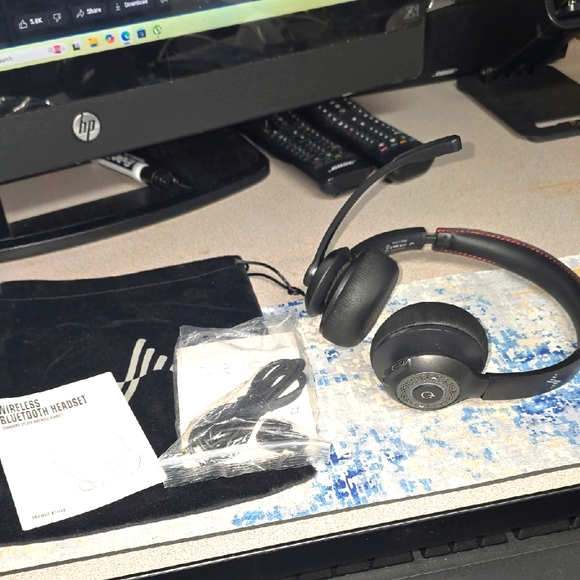 BWireless Bluetooth Headset - Picture 1 of 8